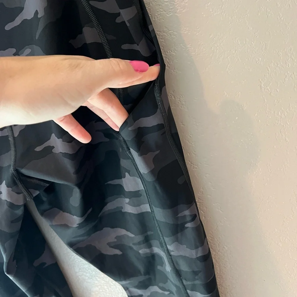 Athleta Ultimate 7/8 Camo Legging - Picture 6 of 11